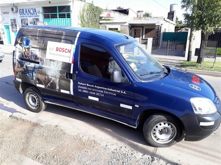 Vehículo corporativo full wrap